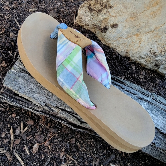ELIZA B. ♡ Super-Sweet 'n Cute Pastel Plaid 'n Leather Flip Flop Thong Sandals 5 - Picture 10 of 17